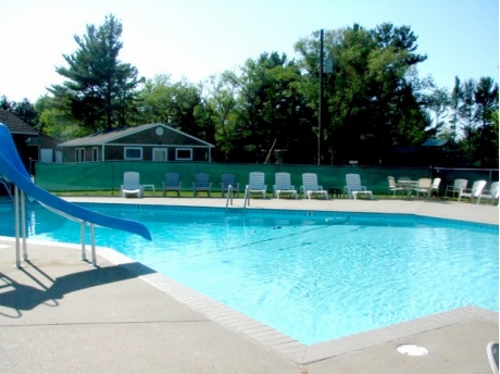 Bunk Cottage is 50 steps to Heated Pool